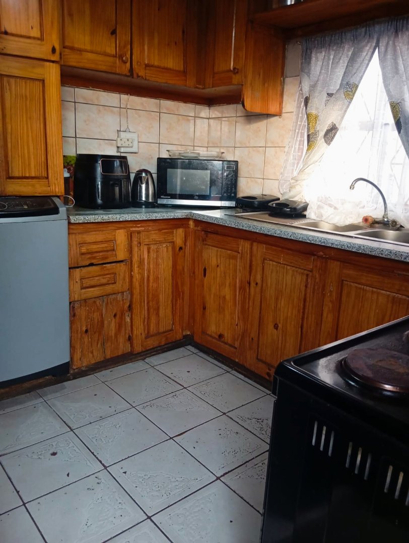6 Bedroom Property for Sale in Upper Mchubakazi Eastern Cape